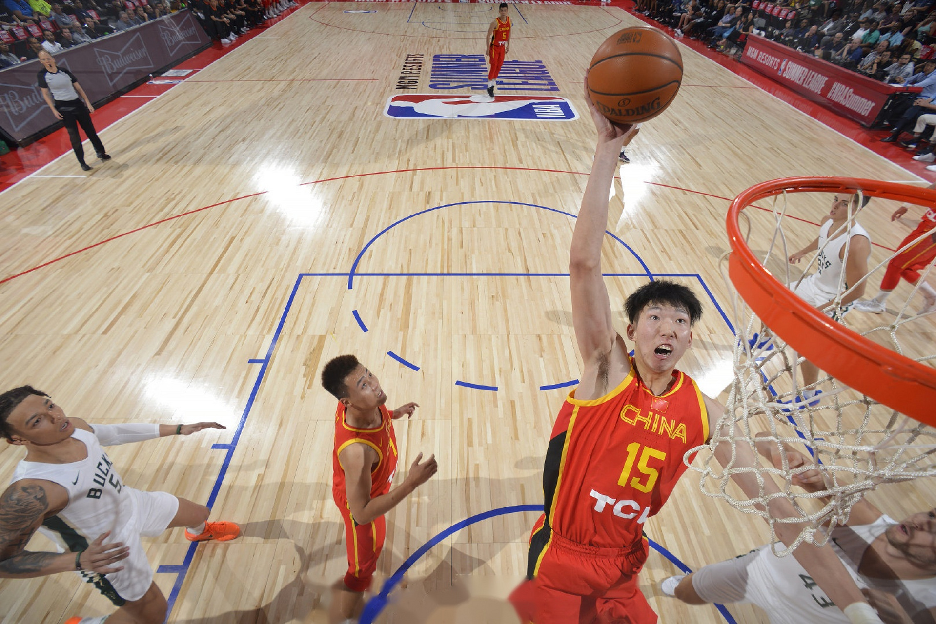 关于集结日菲尼克斯太阳强势反弹：CBA常规赛节点到来，气氛紧张，赛程密集仍需轮换的信息