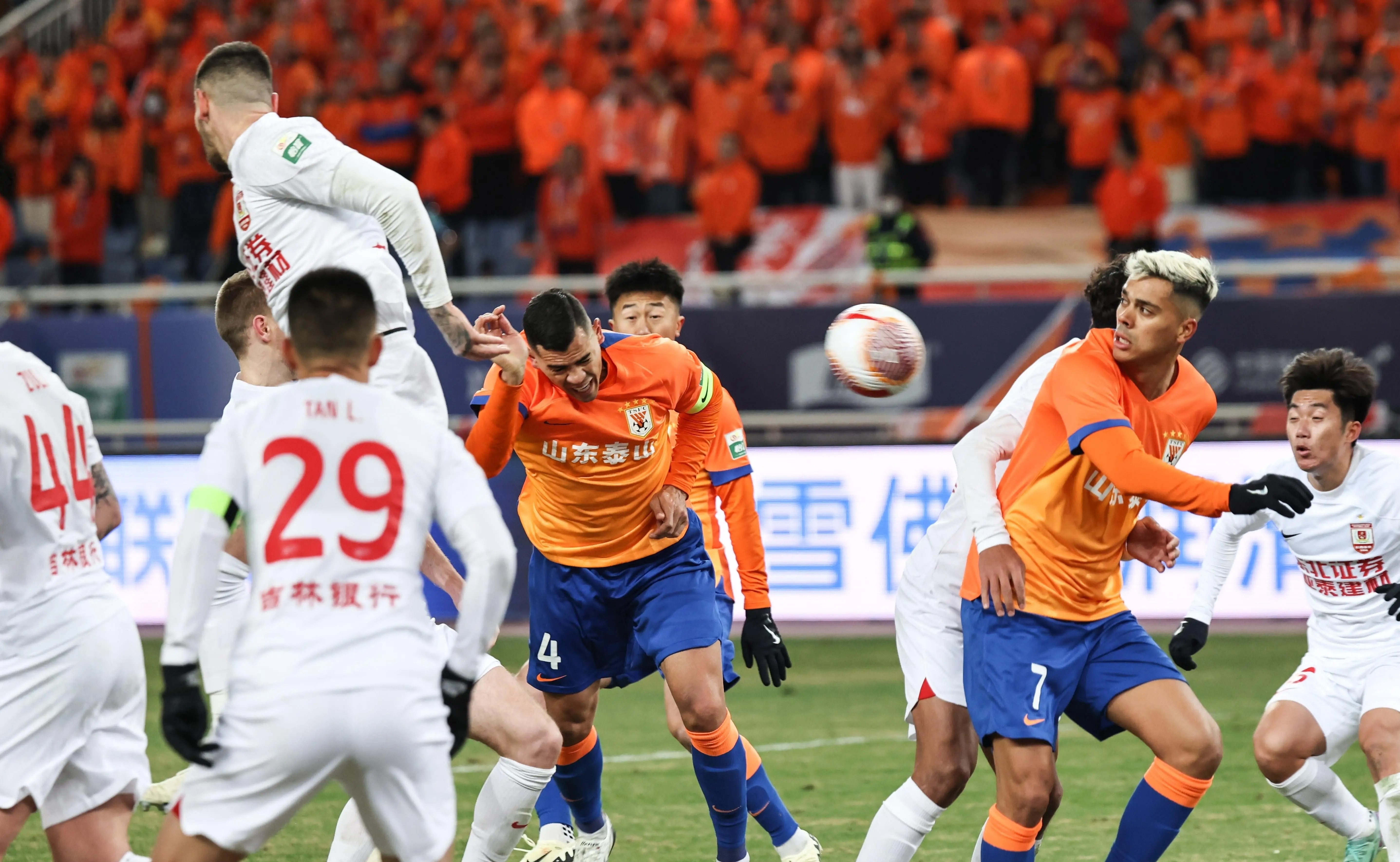 今晚中超焦点战，上海申花内部沟通，管理层满意，纪律约束更严格的简单介绍