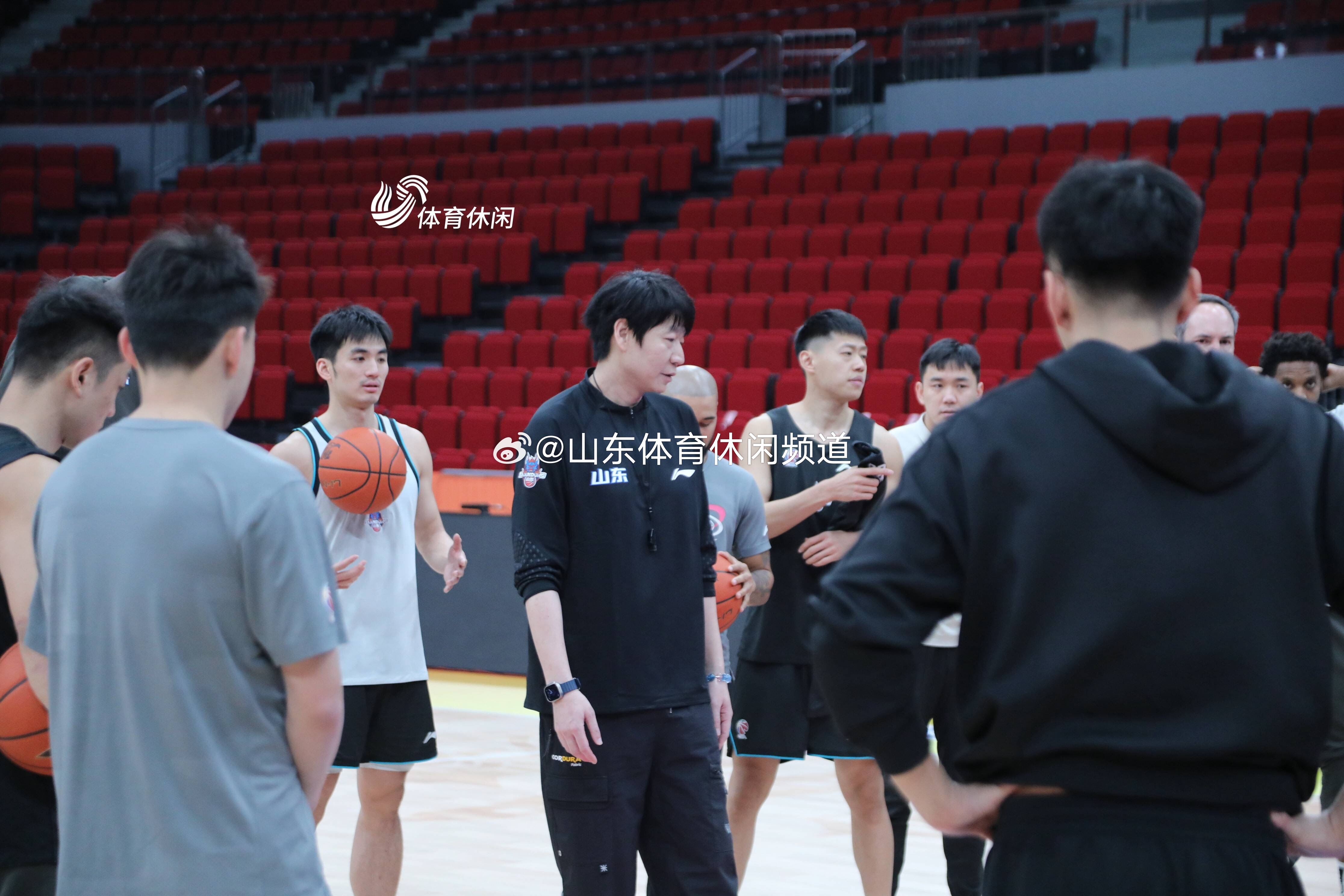 包含窗口期CBA季后赛焦点战；金州勇士篮板制胜；气氛紧张；轮换策略成焦点的词条