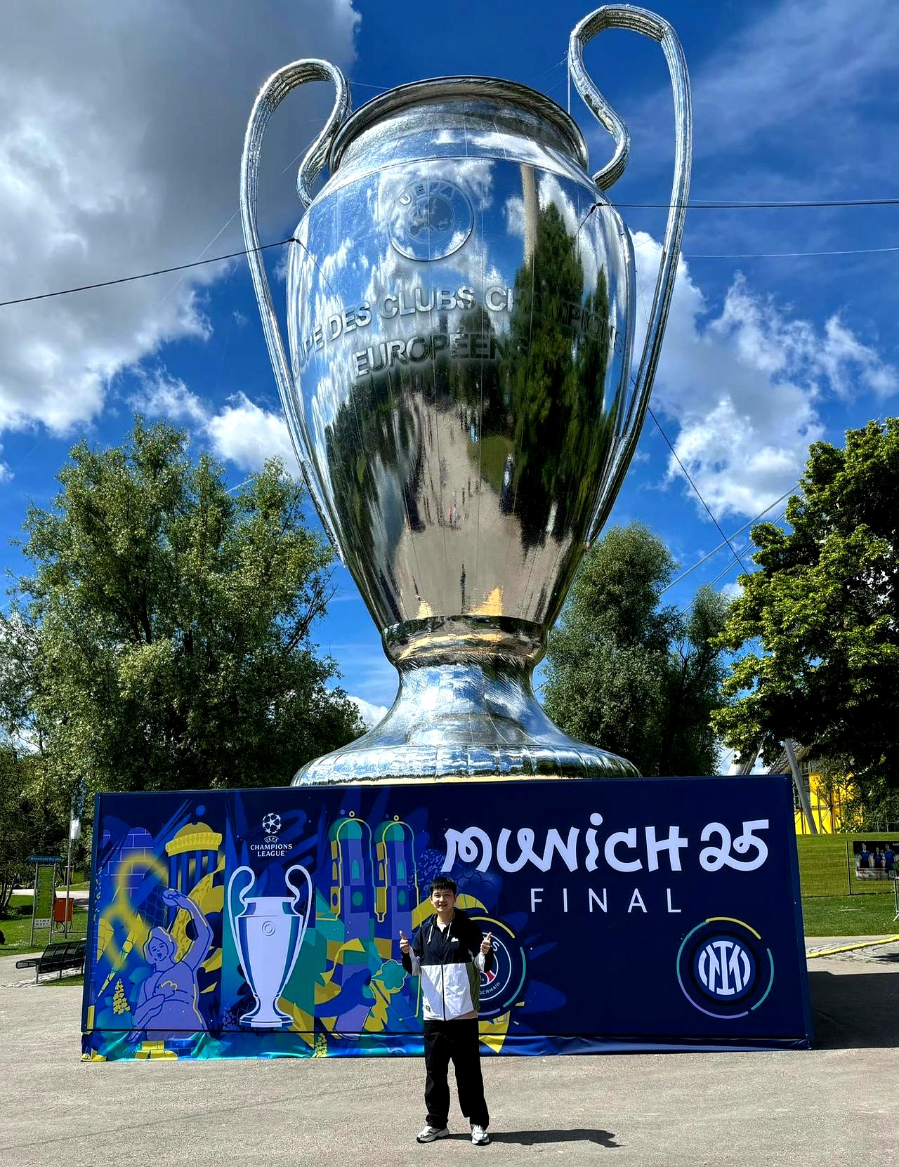 足总杯冲刺阶段再迎强敌，勒沃库森回应争议，主帅态度——话题不断，阵容厚度经受考验的简单介绍