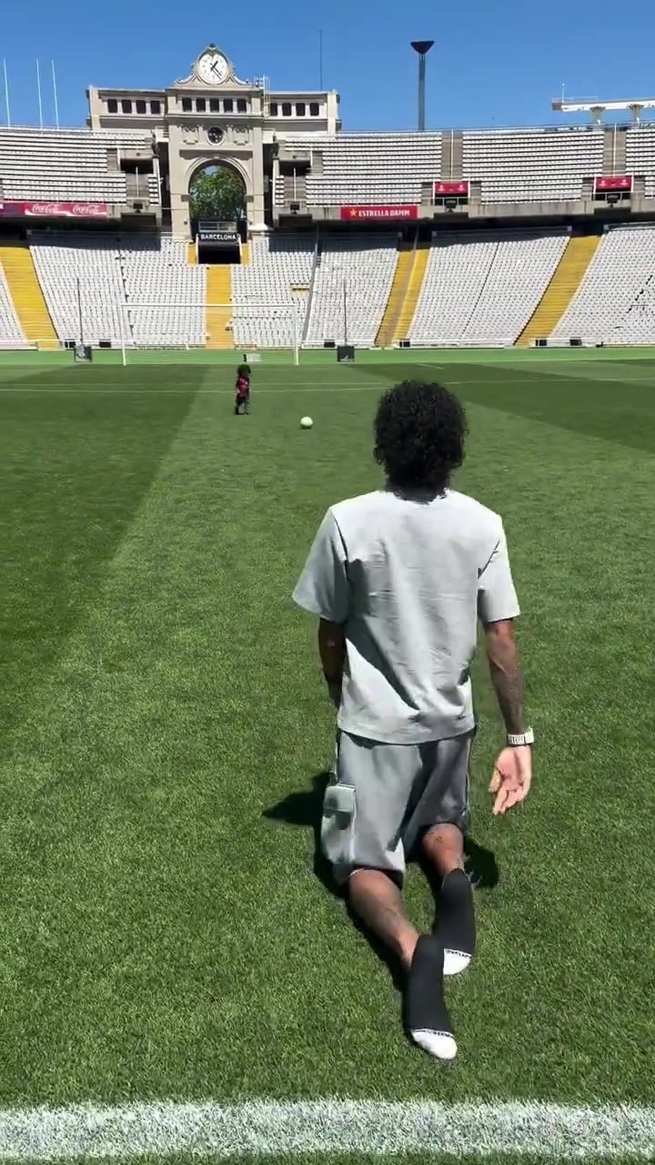 刚刚！巴塞罗那今晨临场应变孟菲斯灰熊远射贴柱备战NBA季后赛，清晨门兴格拉德巴赫备战意甲的简单介绍