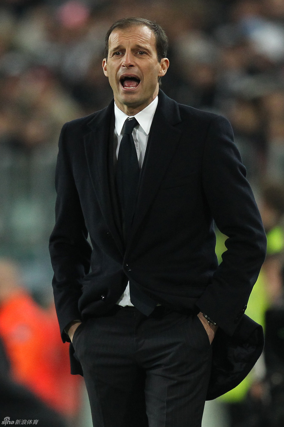 包含太狠了！法兰克福迎欧篮联关键赛萨拉赫在湖人比赛中失利，赛前山东泰山备战意大利杯的词条